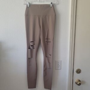 ALO Yoga Distressed Leggings 🤎